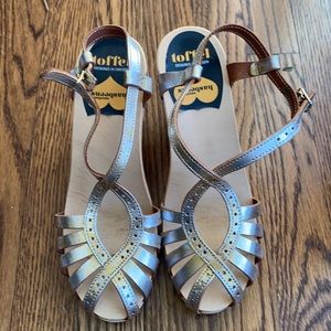 NWOT Swedish Hasbeens. Silver/gold.